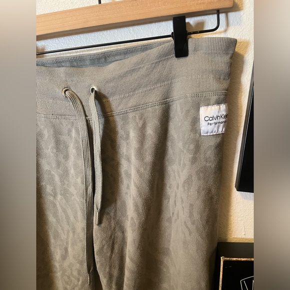 X-large Calvin Klein sweats - Picture 3 of 5